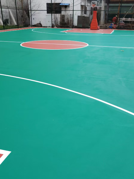 郎溪 球场长期使用易出现地面开裂
